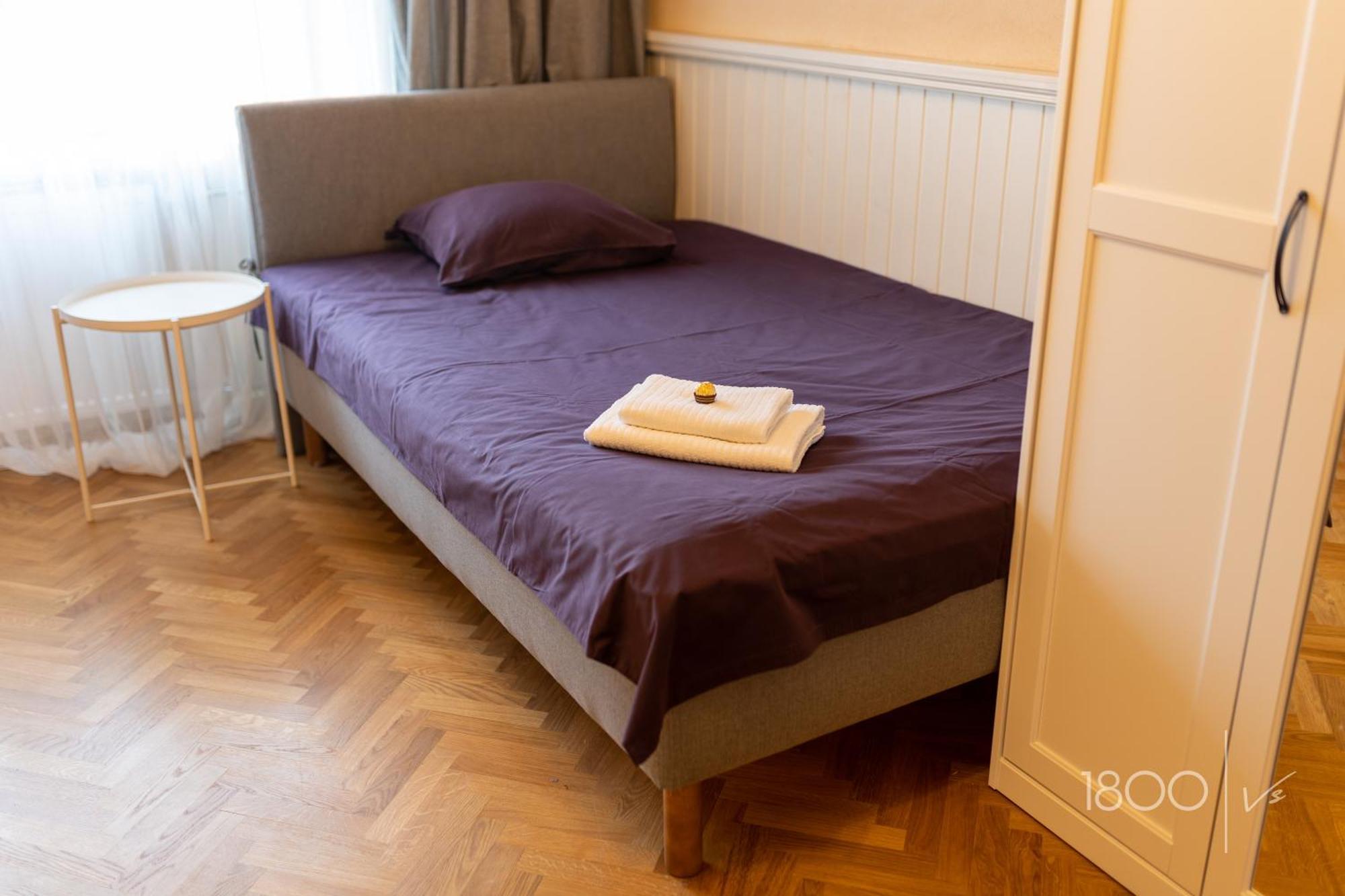 1800 By Vince Stay - Private Rooms In Town Hall Square Tartu Buitenkant foto