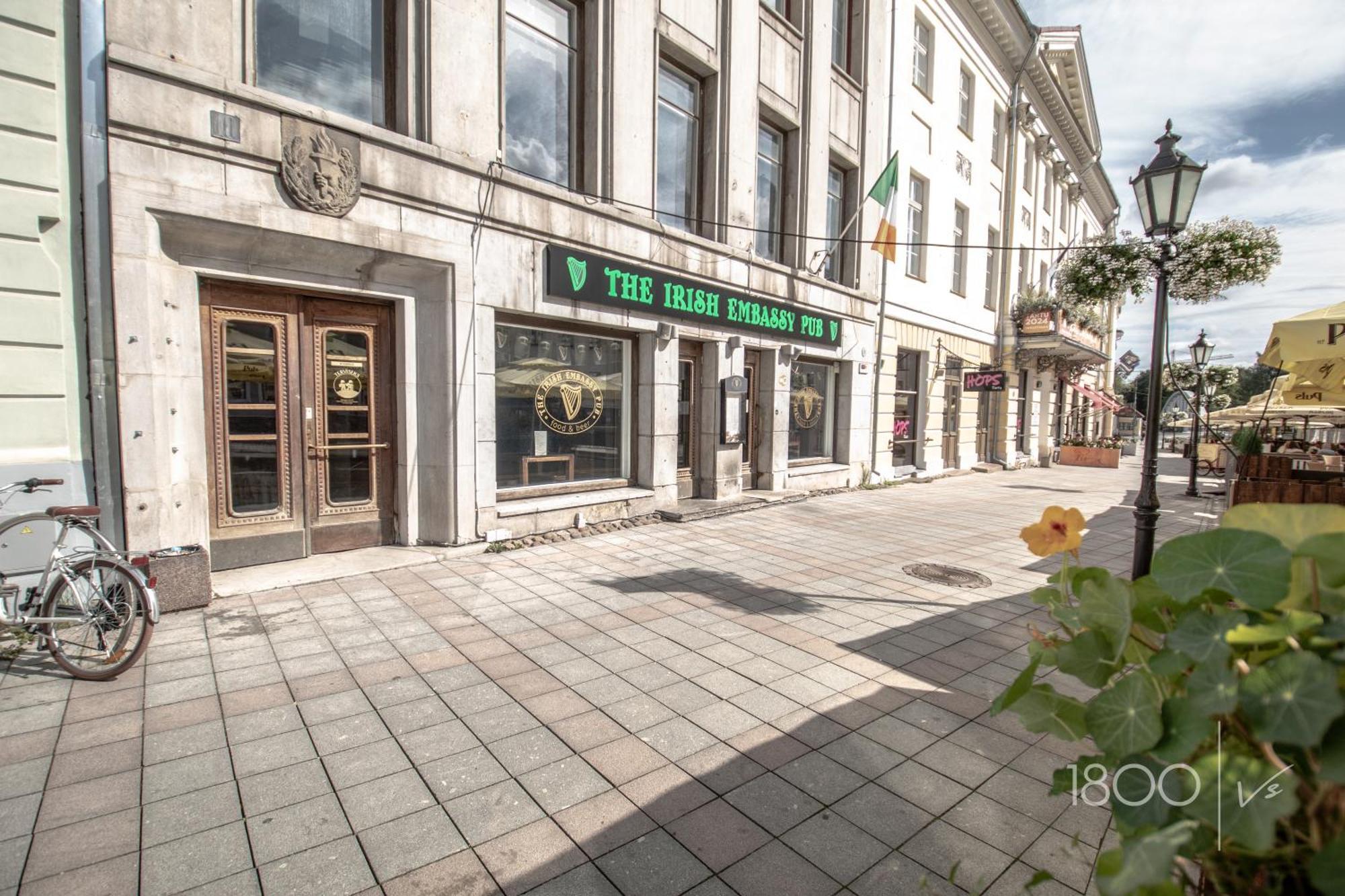 1800 By Vince Stay - Private Rooms In Town Hall Square Tartu Buitenkant foto