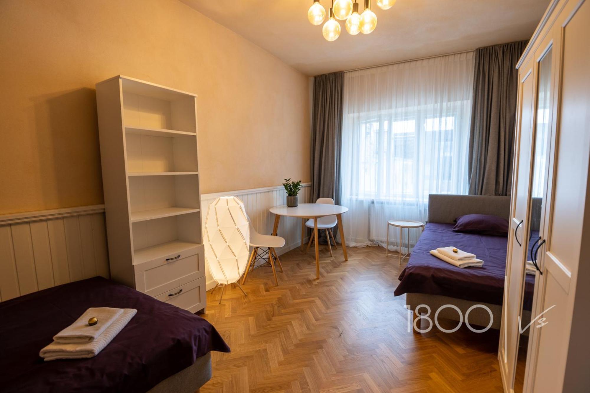 1800 By Vince Stay - Private Rooms In Town Hall Square Tartu Buitenkant foto